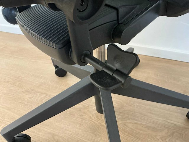 2020 herman miller mirra 2 bureaustoel (2x) - afbeelding 7 van  9