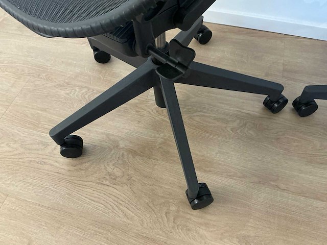 2020 herman miller mirra 2 bureaustoel (2x) - afbeelding 8 van  9