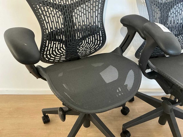 2020 herman miller mirra 2 bureaustoel (2x) - afbeelding 3 van  8