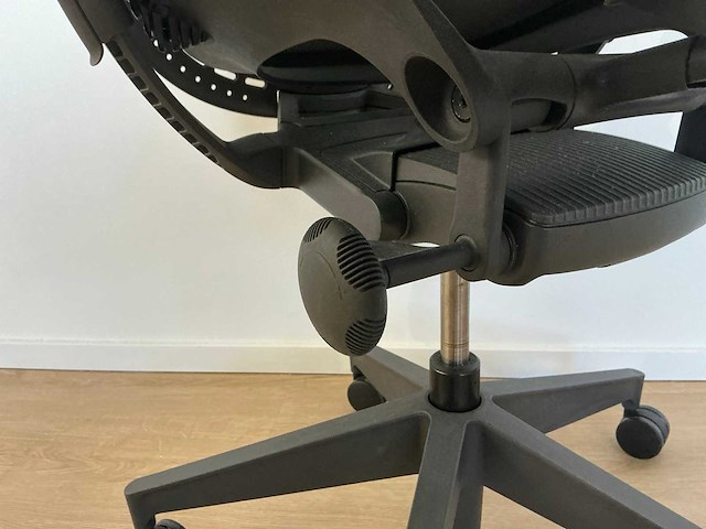 2020 herman miller mirra 2 bureaustoel - afbeelding 5 van  8