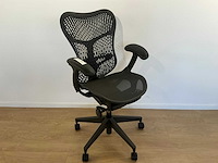 2020 herman miller mirra 2 bureaustoel - afbeelding 1 van  8