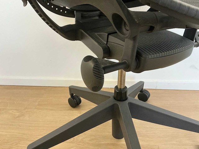 2020 herman miller mirra 2 bureaustoel - afbeelding 4 van  7