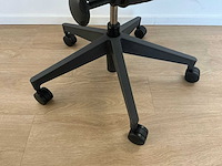 2020 herman miller mirra 2 bureaustoel - afbeelding 5 van  7