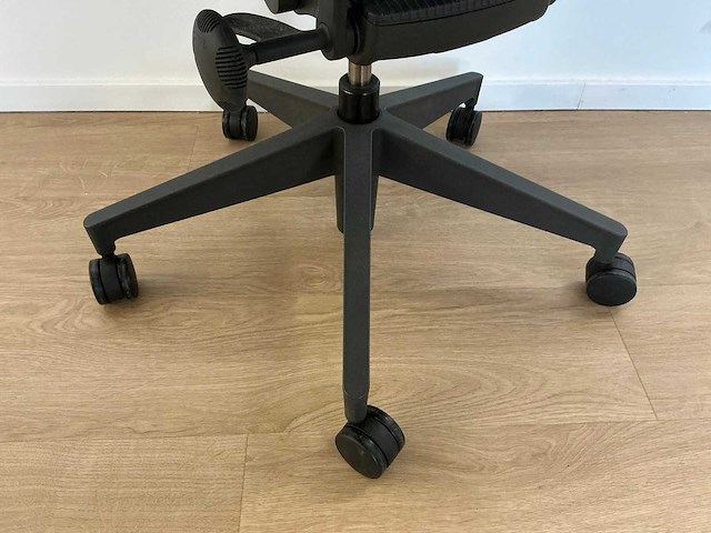 2020 herman miller mirra 2 bureaustoel - afbeelding 4 van  8