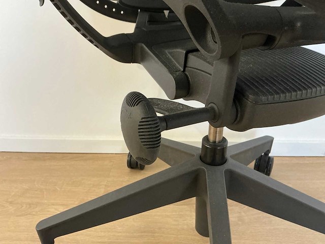 2020 herman miller mirra 2 bureaustoel - afbeelding 5 van  8