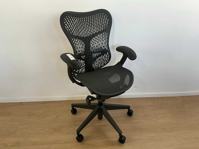 2020 herman miller mirra 2 bureaustoel - afbeelding 1 van  8