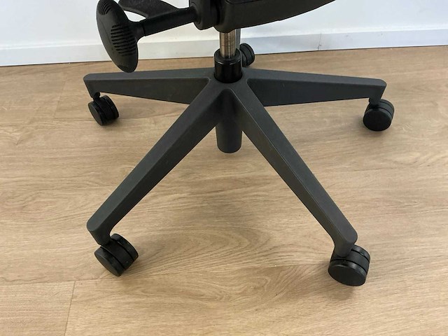 2020 herman miller mirra 2 bureaustoel - afbeelding 4 van  8