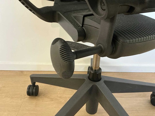 2020 herman miller mirra 2 bureaustoel - afbeelding 5 van  7