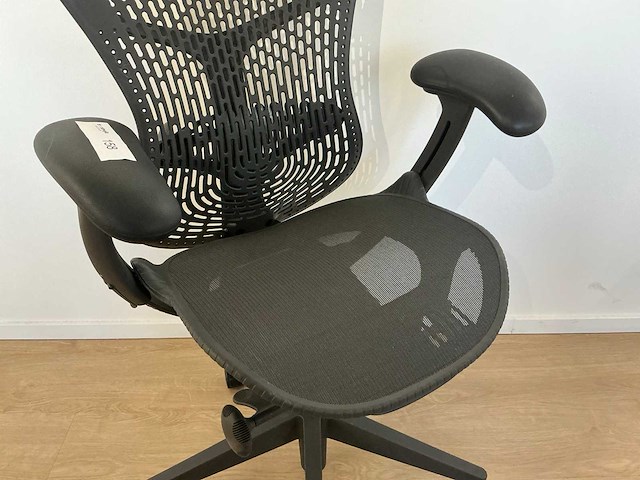 2020 herman miller mirra 2 bureaustoel - afbeelding 3 van  7