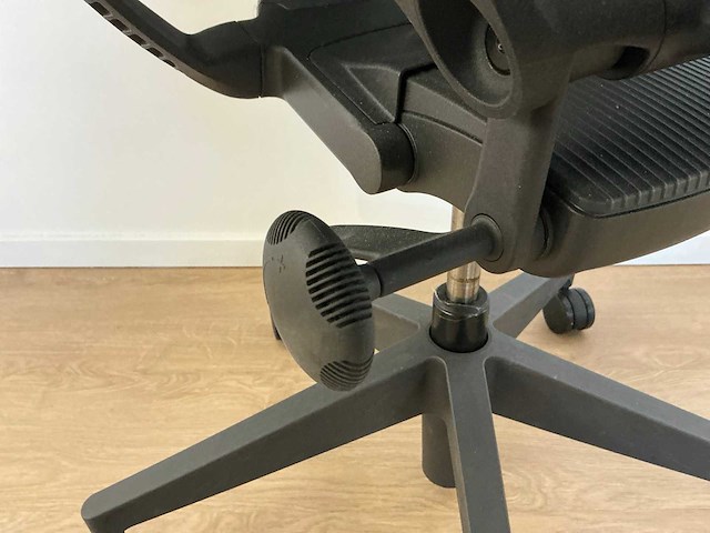 2020 herman miller mirra 2 bureaustoel - afbeelding 5 van  7