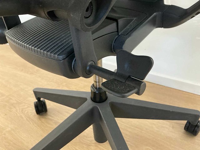 2020 herman miller mirra 2 bureaustoel - afbeelding 6 van  7