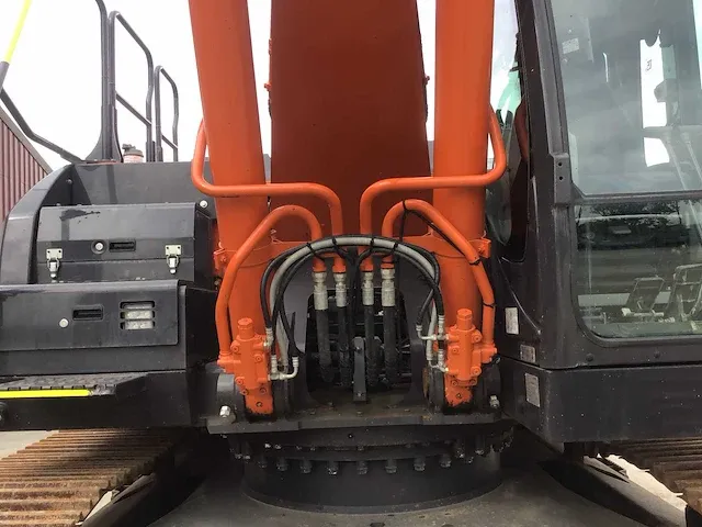 2020 hitachi zx300lc-6 rupsgraafmachine - afbeelding 14 van  34