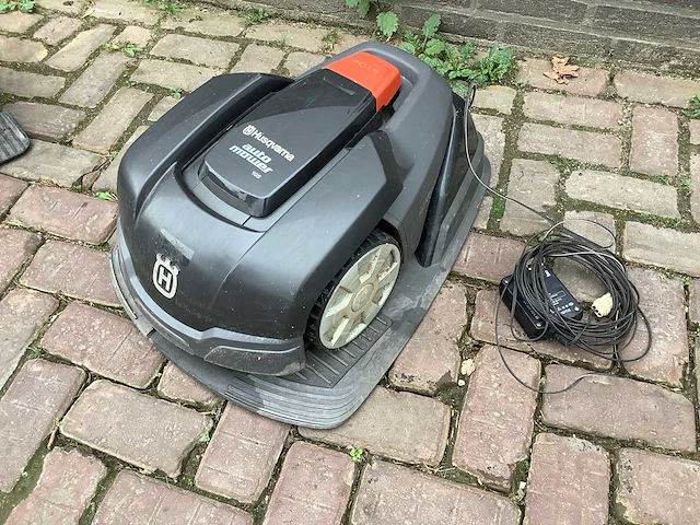 2020 husqvarna 105 robotmaaier - afbeelding 1 van  4