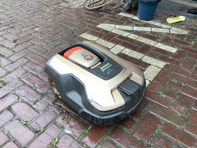 2020 husqvarna 315x robotmaaier - afbeelding 1 van  3