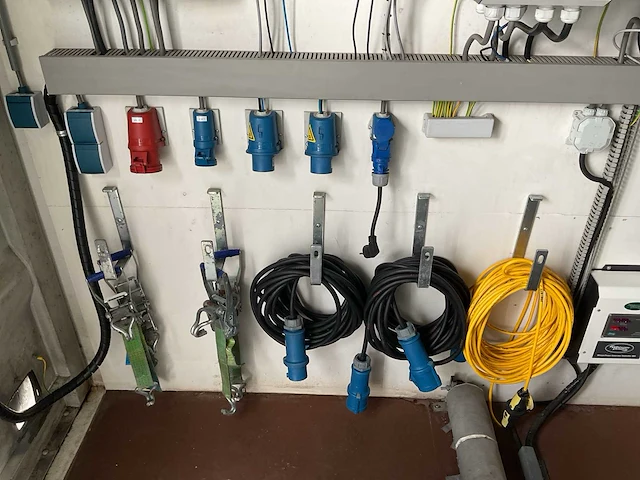 2020 infra solar 1902 off-grid/hybride energy unit 10kva/24kwh - afbeelding 28 van  35