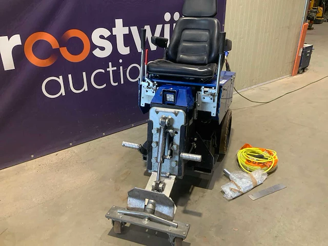 2020 janser electro ride-on tapijtstripper hydraulisch - afbeelding 5 van  12