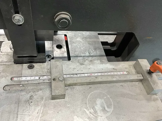 2020 jörg 1069 hydraulische ponsmachine - afbeelding 8 van  11