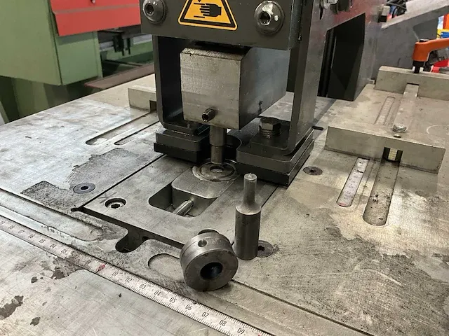 2020 jörg 1069 hydraulische ponsmachine - afbeelding 9 van  11