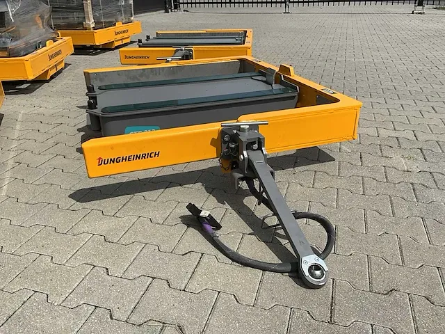 2020 jungheinrich ezs 350 industriële trekker met trein aanhangers - afbeelding 21 van  53