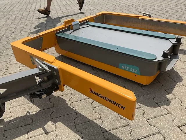 2020 jungheinrich ezs 350 industriële trekker met trein aanhangers - afbeelding 23 van  53