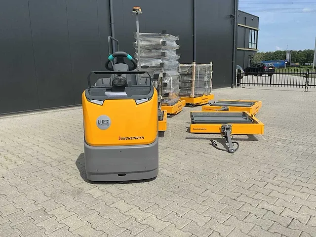 2020 jungheinrich ezs 350 industriële trekker met trein aanhangers - afbeelding 2 van  53