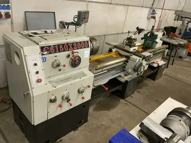 2020 lathe machine c6150x2000 handbediende draaibank - afbeelding 1 van  26