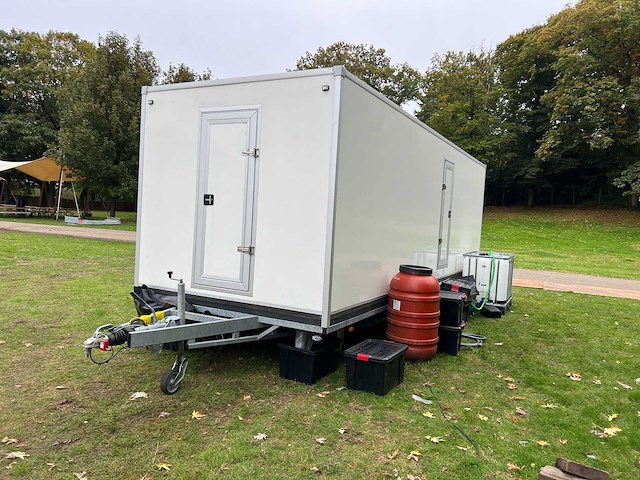 2020 luxe zelfvoorzienende toilettrailer - afbeelding 3 van  40
