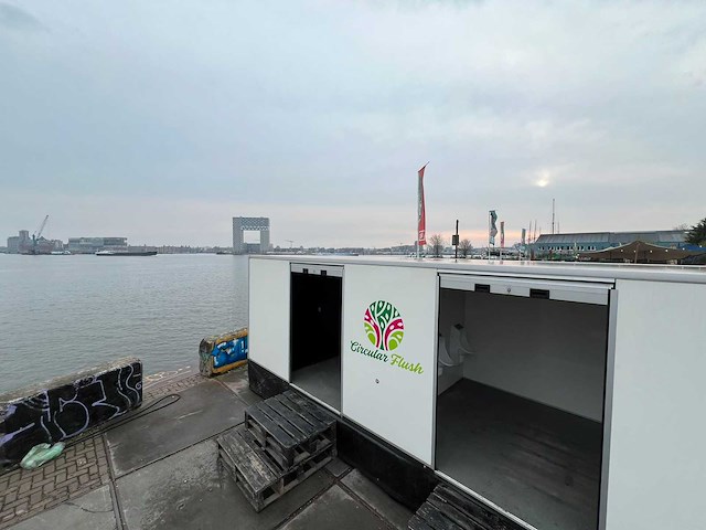 2020 luxe zelfvoorzienende toilettrailer - afbeelding 7 van  40