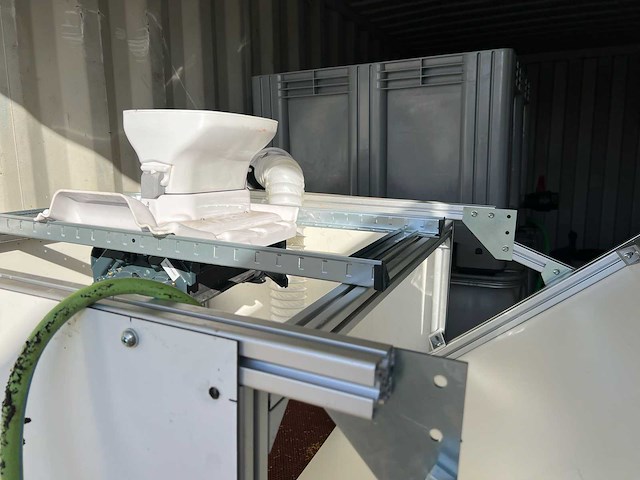 2020 luxe zelfvoorzienende toilettrailer - afbeelding 17 van  40