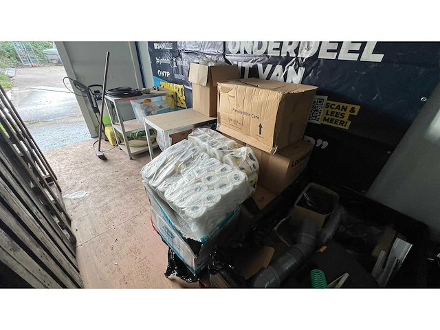 2020 luxe zelfvoorzienende toilettrailer - afbeelding 32 van  40