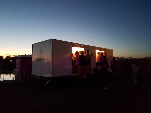 2020 luxe zelfvoorzienende toilettrailer - afbeelding 34 van  40