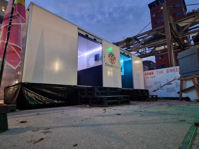 2020 luxe zelfvoorzienende toilettrailer - afbeelding 39 van  40