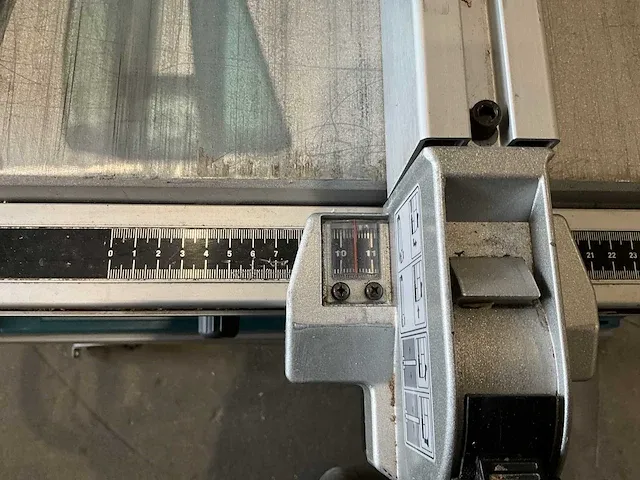 2020 makita 2704n zaagtafel - afbeelding 10 van  13