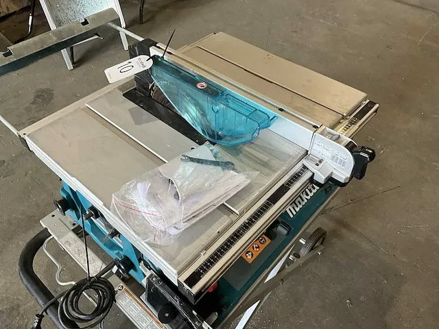 2020 makita 2704n zaagtafel - afbeelding 12 van  13