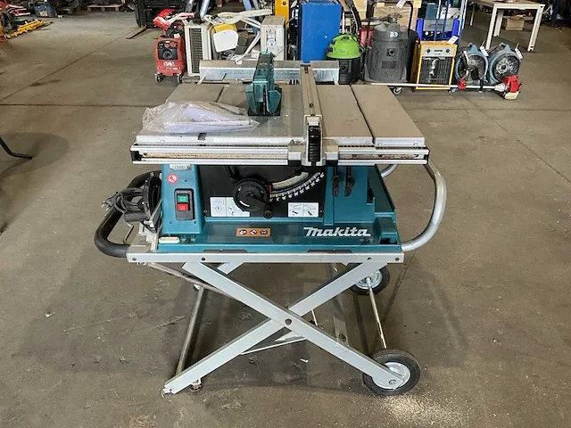 2020 makita 2704n zaagtafel - afbeelding 1 van  13