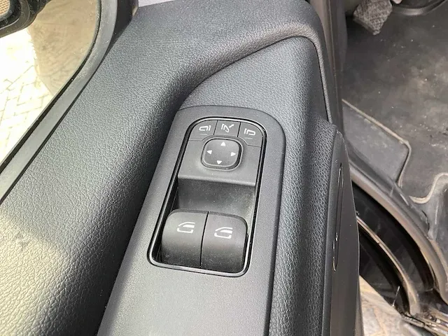 2020 mercedes-benz sprinter 319 3.0 cdi l2h1 dc euro vi-d bedrijfswagen - afbeelding 13 van  29