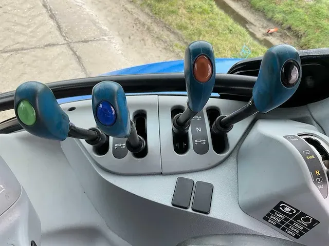 2020 new holland t6.155 dynamic command vierwielaangedreven landbouwtractor - afbeelding 22 van  37