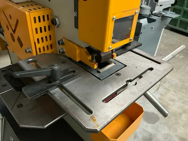 2020 sahinler hkm-65v pons- en knipmachine - afbeelding 8 van  13