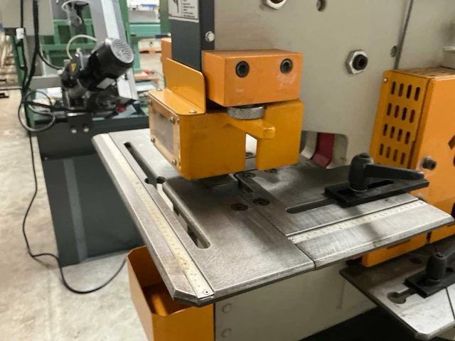 2020 sahinler hkm-65v pons- en knipmachine - afbeelding 11 van  13