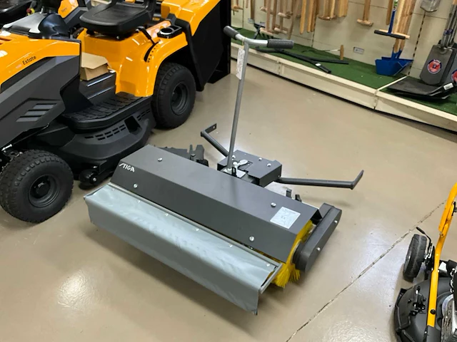 2020 stiga pva 101 aanbouw veegmachine - afbeelding 1 van  9