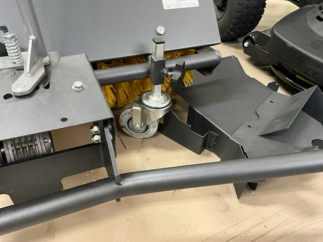 2020 stiga pva 101 aanbouw veegmachine - afbeelding 7 van  9