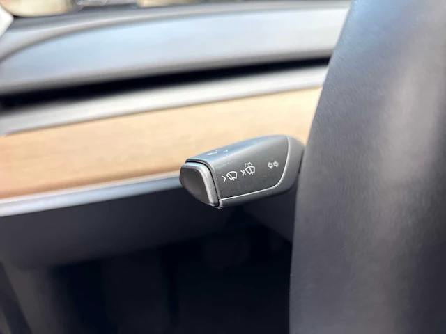 2020 tesla model 3 sr+ personenauto - afbeelding 16 van  41