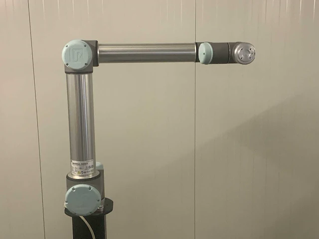 2020 universal robots ur-10 (cb3) collaboratieve robot - afbeelding 3 van  19