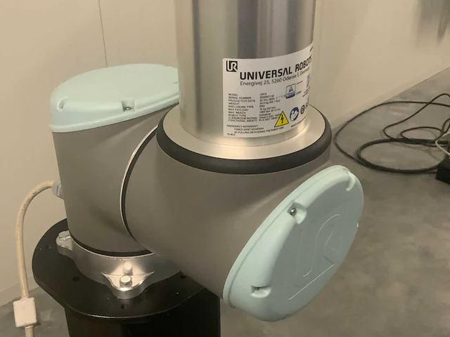 2020 universal robots ur-10 (cb3) collaboratieve robot - afbeelding 4 van  19