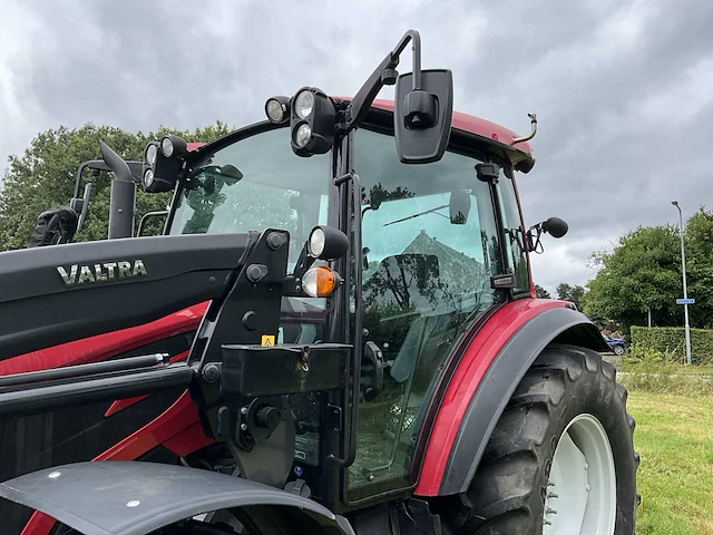 2020 valtra a84f2h-4 vierwielaangedreven landbouwtractor - afbeelding 8 van  59