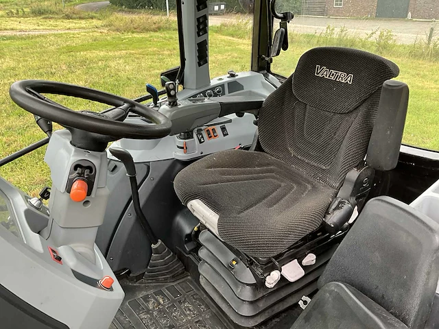 2020 valtra a84f2h-4 vierwielaangedreven landbouwtractor - afbeelding 9 van  59