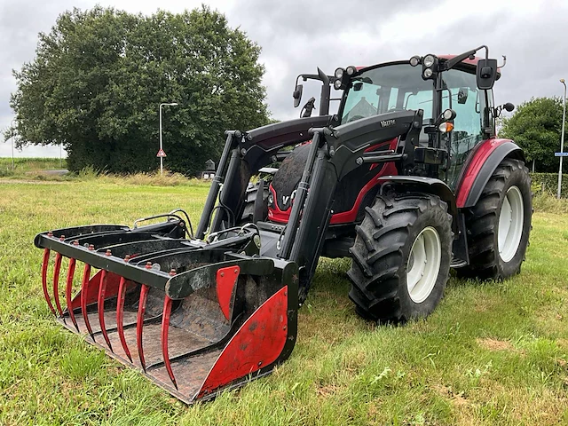 2020 valtra a84f2h-4 vierwielaangedreven landbouwtractor - afbeelding 1 van  59