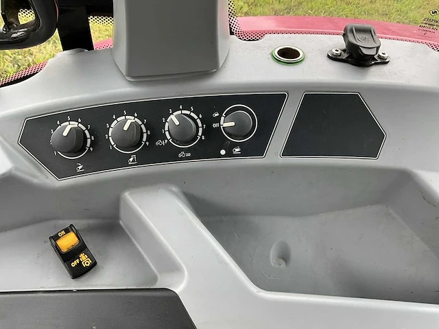 2020 valtra a84f2h-4 vierwielaangedreven landbouwtractor - afbeelding 16 van  59