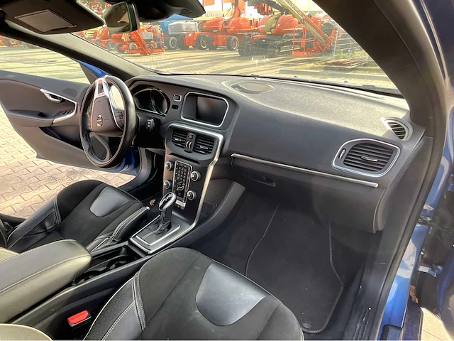 2020 volvo v40 1.5 t3 polar+ sport personenauto - afbeelding 16 van  44