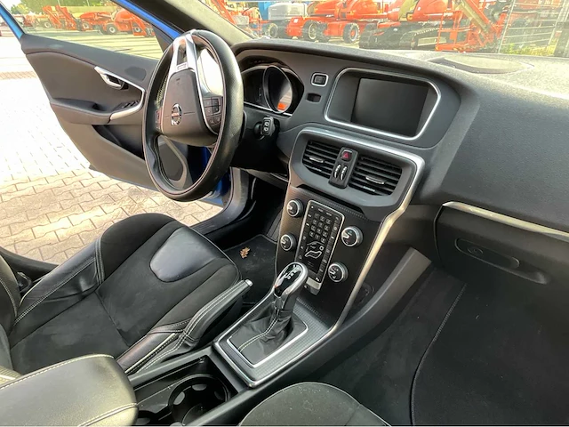 2020 volvo v40 1.5 t3 polar+ sport personenauto - afbeelding 17 van  44